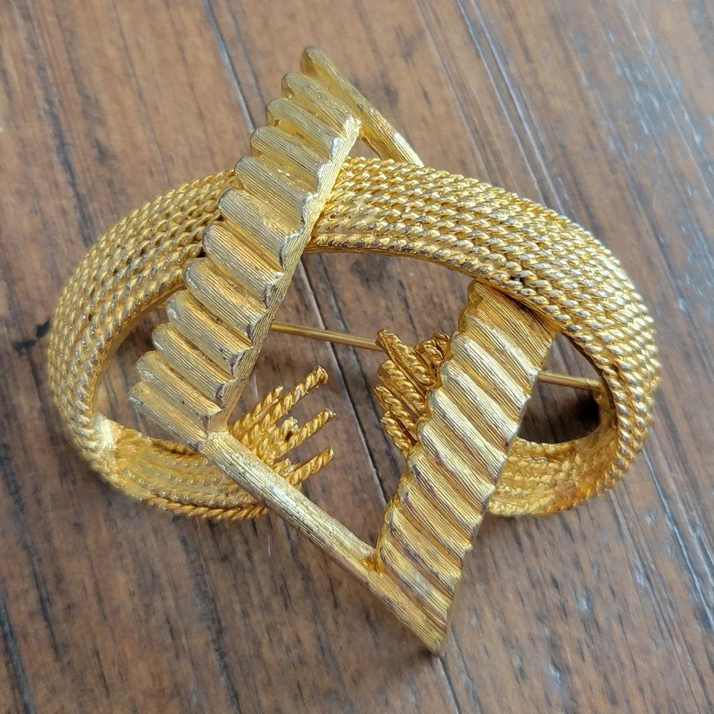 Vintage Hattie Carnegie Gold Toned Brooch